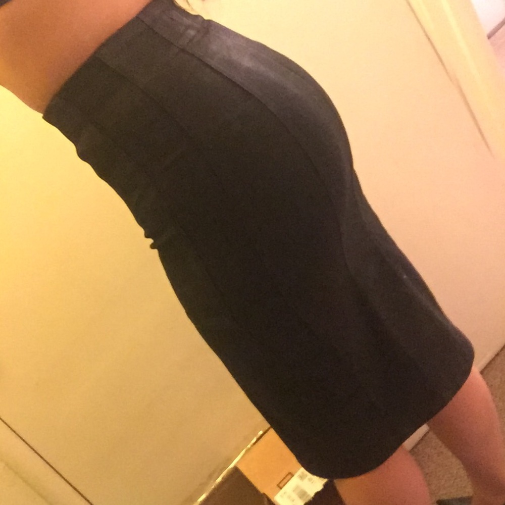 Stretchy Black Pencil Skirt w/High Slit from Guess - Picture 8 of 8